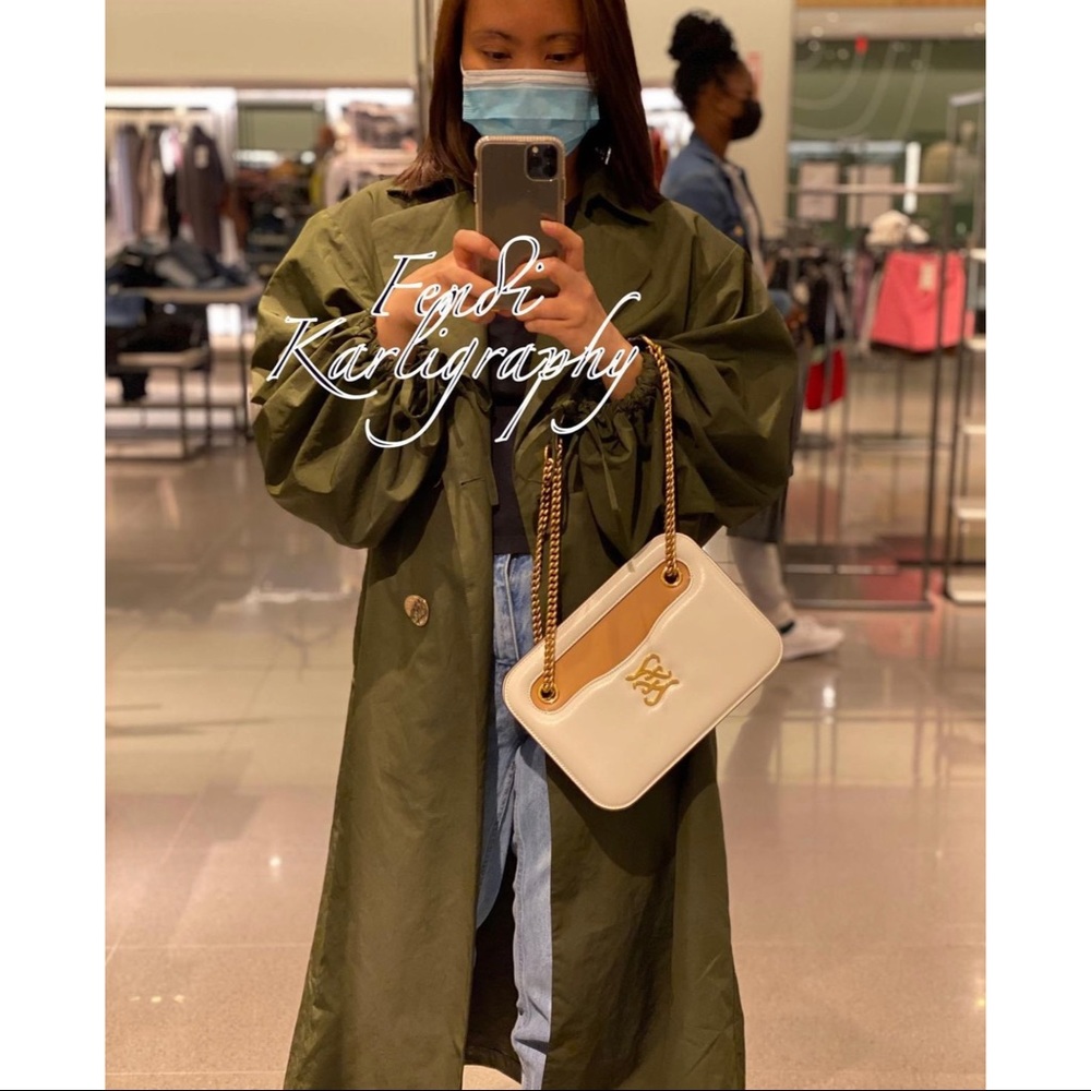 FENDI
Karligraphy Glacier Calf Pocket Shoulder Bag - Picture 4 of 4